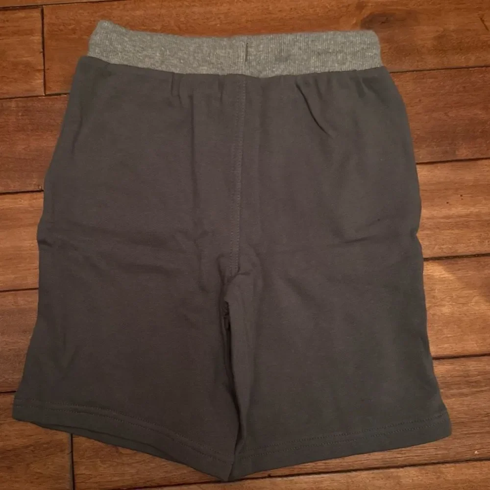 NWOT Carters Boy  Gray‎ pull on Shorts Size 6